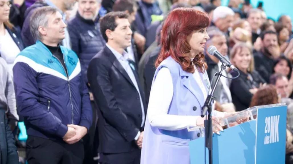 Cristina, en una plaza colmada: "Cuándo Néstor llegó, el Estado era chiquito y la deuda grande" | Política y Economía