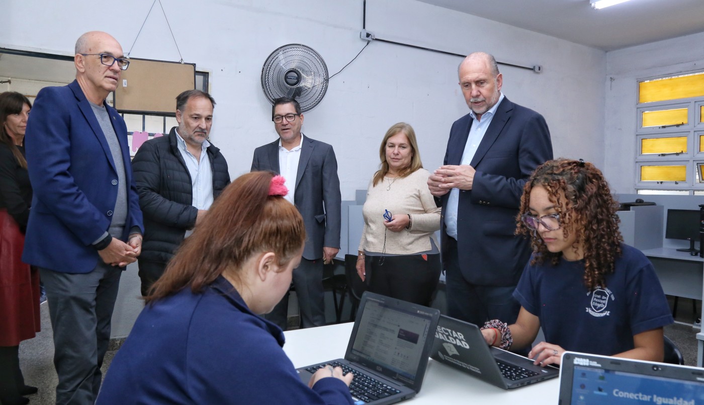 Perotti encabezó el lanzamiento del programa “Santa Fe + Conectada” en barrios populares | Rosario y la región