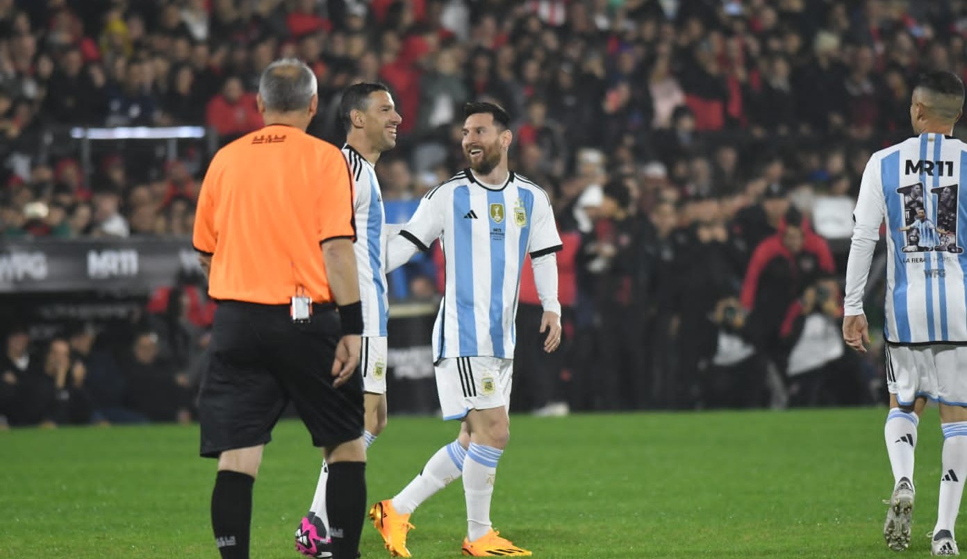 Maxi Rodríguez tuvo su partido homenaje con su amigo Messi como invitado especial | Deportes