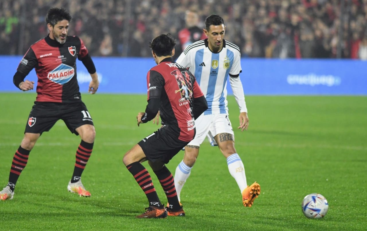 La reacción de los hinchas Newell’s cuando Di María llegó a la despedida de Maxi Rodríguez | Deportes