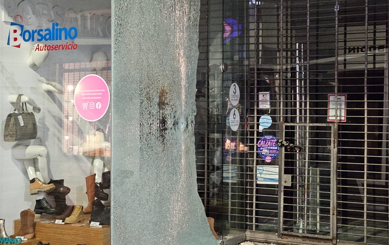 Rompieron una vidriera y robaron un local céntrico | Rosario y la región