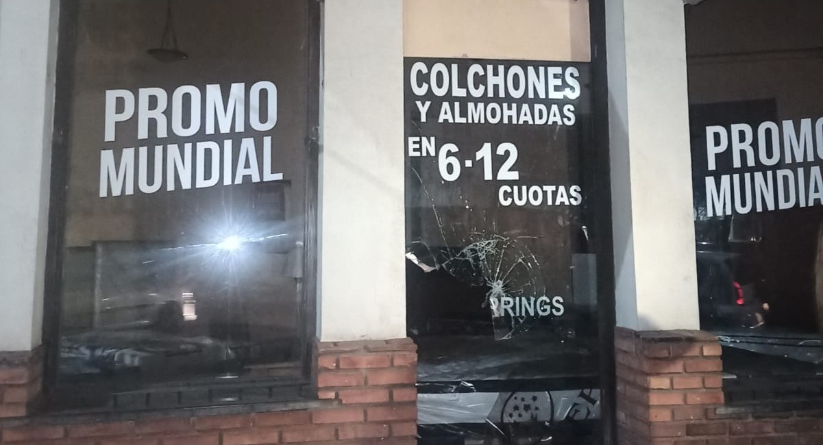 Delincuentes intentaron asaltar una colchonería en pleno centro de Rosario | Información General