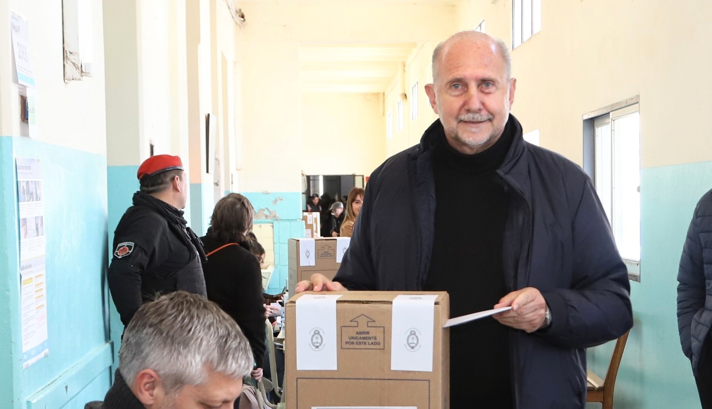 Perotti emitió su voto y llamó a "fortalecer la democracia" | Política y Economía