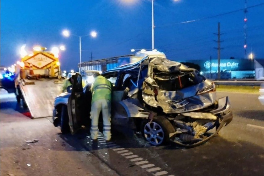 Un camión impactó fuertemente contra una camioneta en Circunvalación | Rosario y la región