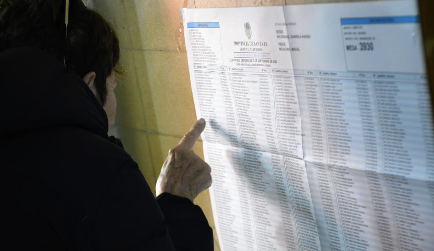 Sacó el celular cuando votaba y la llevaron detenida | Rosario y la región