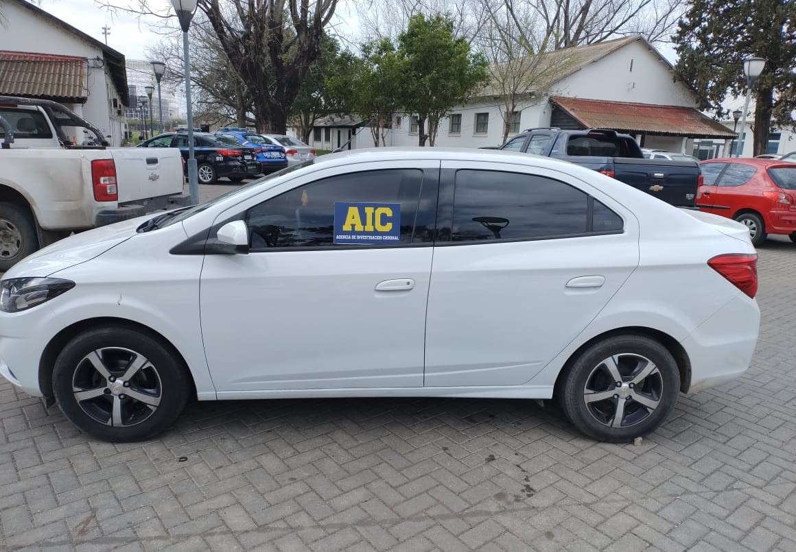 Recuperaron un auto robado y detuvieron a la mujer que lo conducía | Rosario y la región