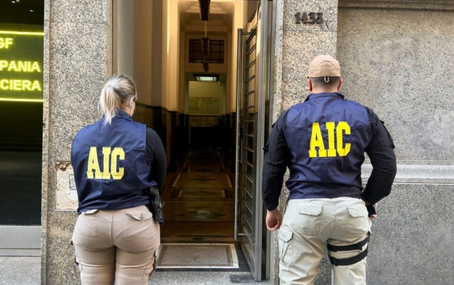 Allanaron una oficina céntrica por estafas y administración fraudulenta | Rosario y la región