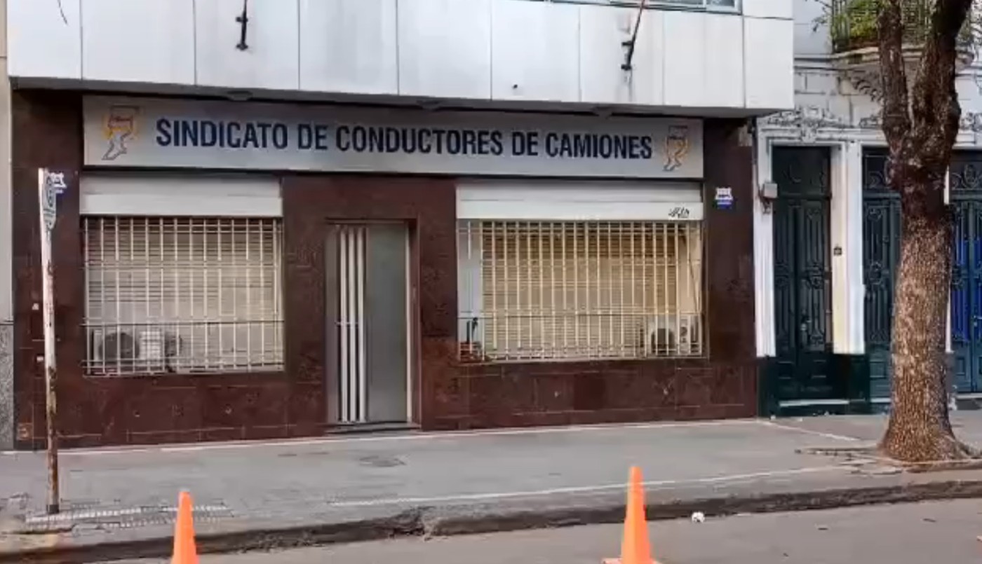 Atacaron a balazos la sede del Sindicato de Conductores de Camiones y hay un detenido | Rosario y la región