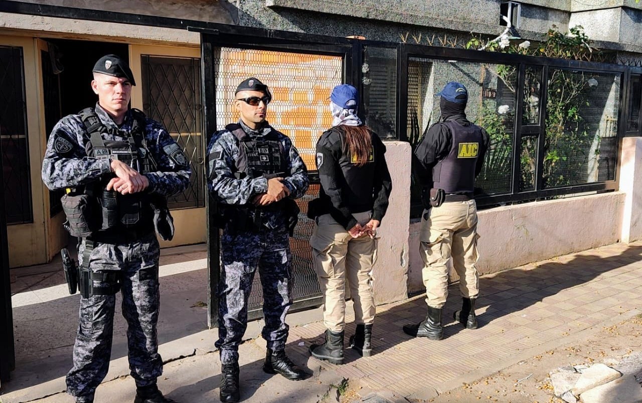 Allanamientos en varios barrios de Rosario por la investigación sobre la banda del "Pupito" Avalle | Rosario y la región