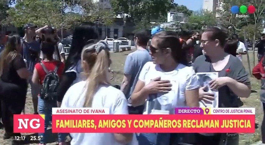 Familiares y amigos de Ivana se manifiestan en pedido de justicia frente al Centro de Justicia Penal | Rosario y la región