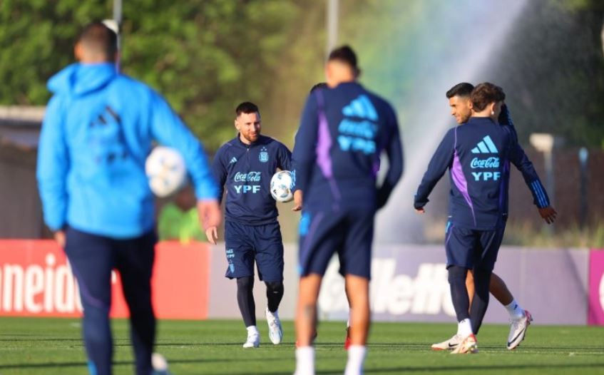 La Selección tuvo su último entrenamiento previo a Paraguay: los dos equipos que paró Scaloni | Deportes