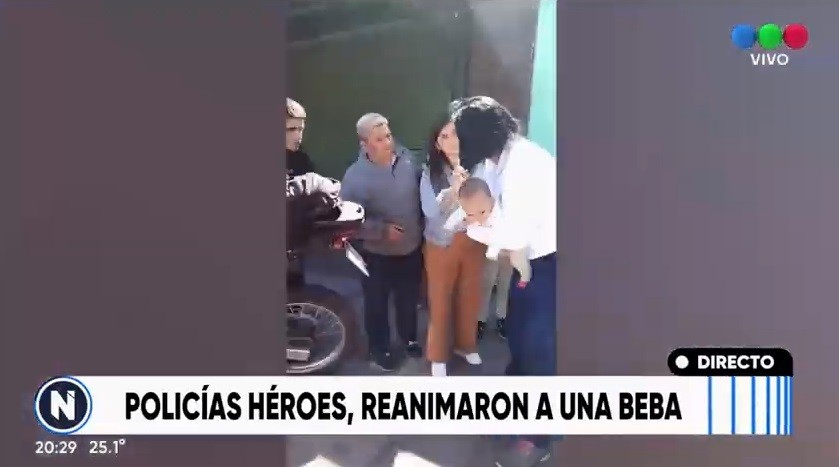 Confirman que la beba reanimada por los policías se cayó de un carrito de supermercado | Rosario y la región