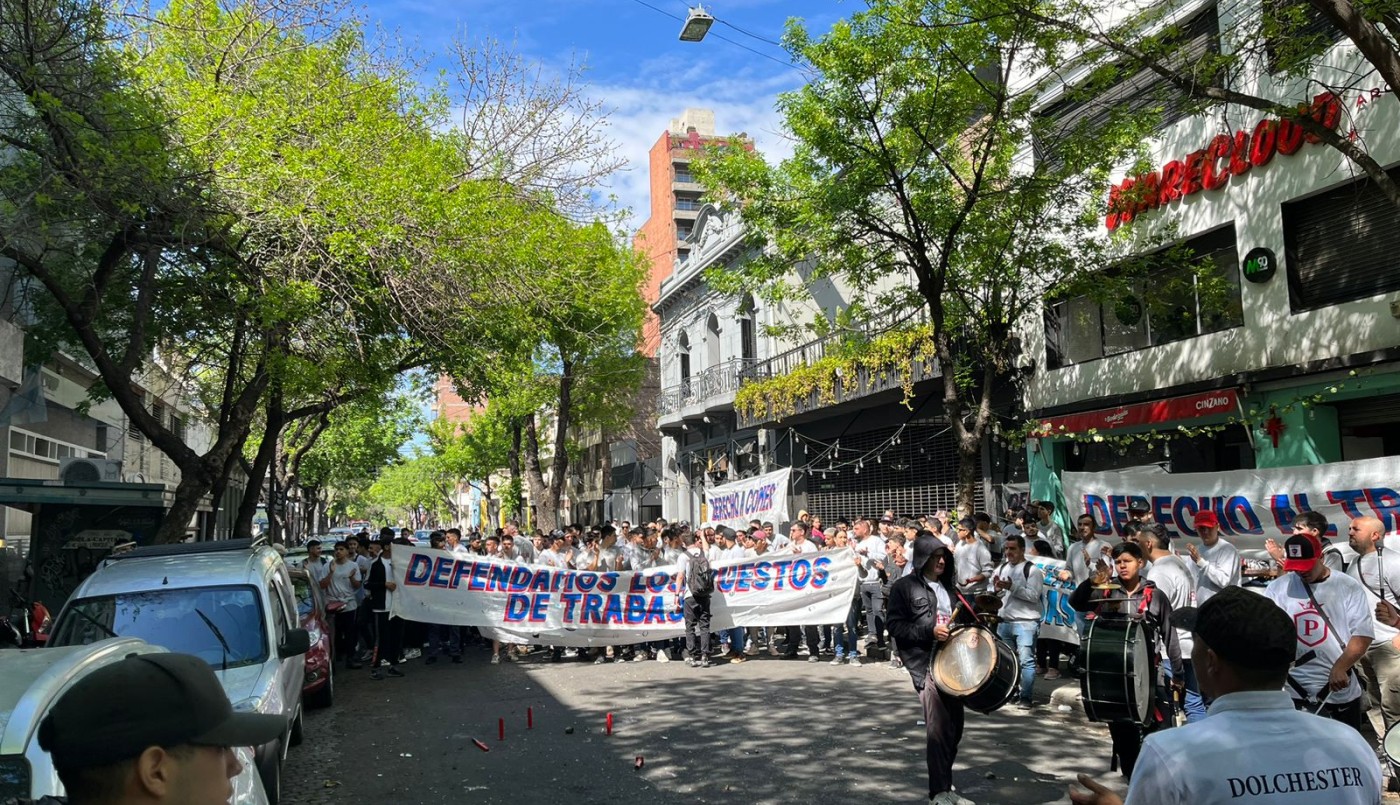 Protesta de la tabacalera Bronway en la puerta de AFIP por falta de insumos para producir | Rosario y la región