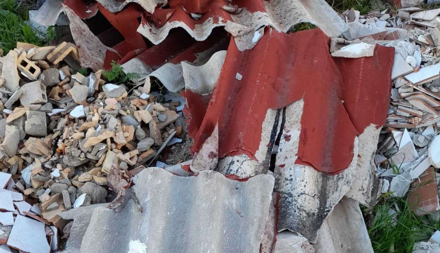 Por la lluvia cayó el techo del templo evangelista del Ludueña y casi aplastó a un voluntario | Rosario y la región