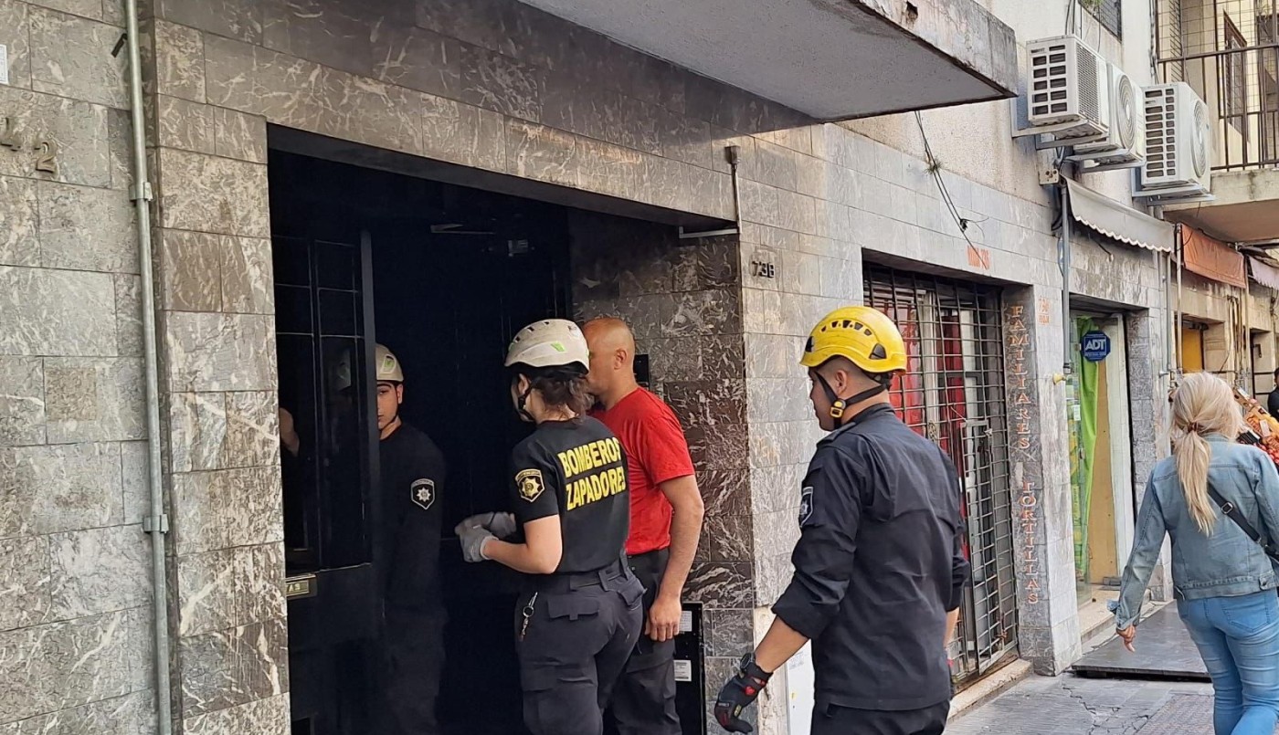 Los bomberos rescataron a un hombre que estaba atrapado en el ascensor | Rosario y la región