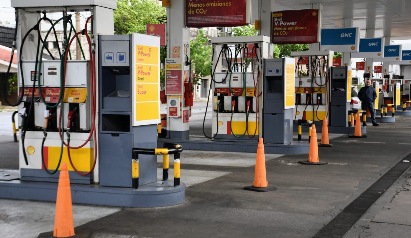 Sigue el faltante de combustible y surge un nuevo aumento de precios | Rosario y la región