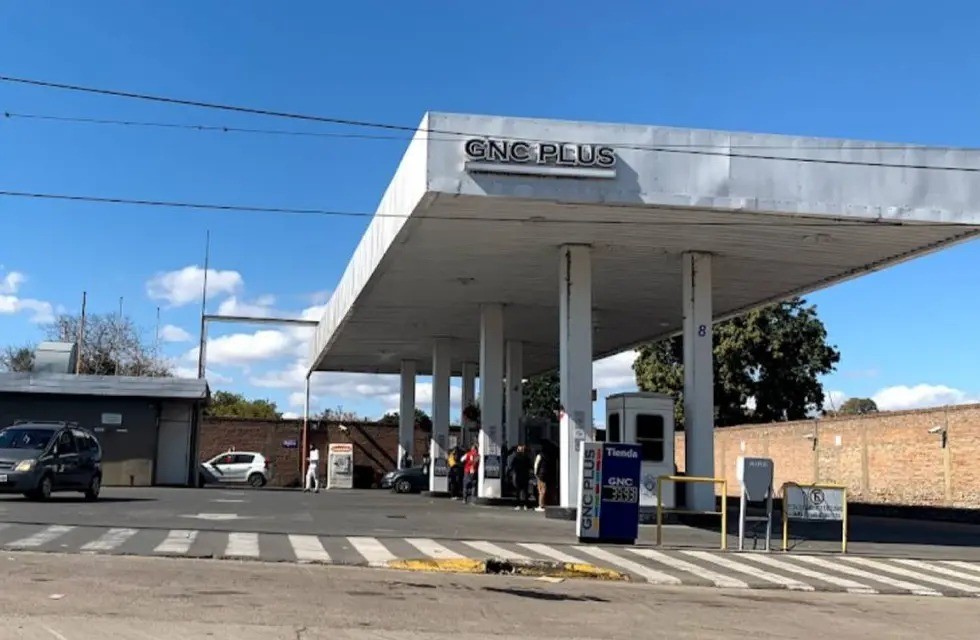 Delincuentes armados robaron una estación de servicio y se llevaron un millón de pesos | Rosario y la región