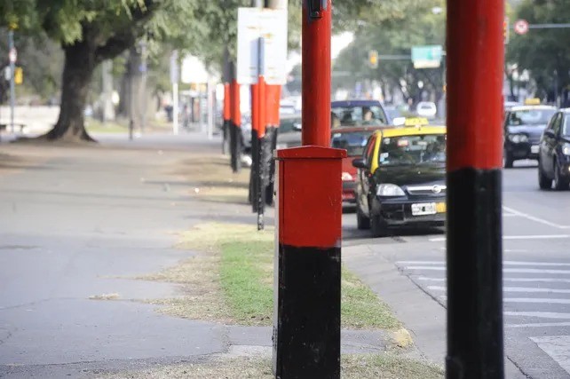 Cayeron seis hinchas por pintar postes de luz con los colores de Newell´s | Rosario y la región