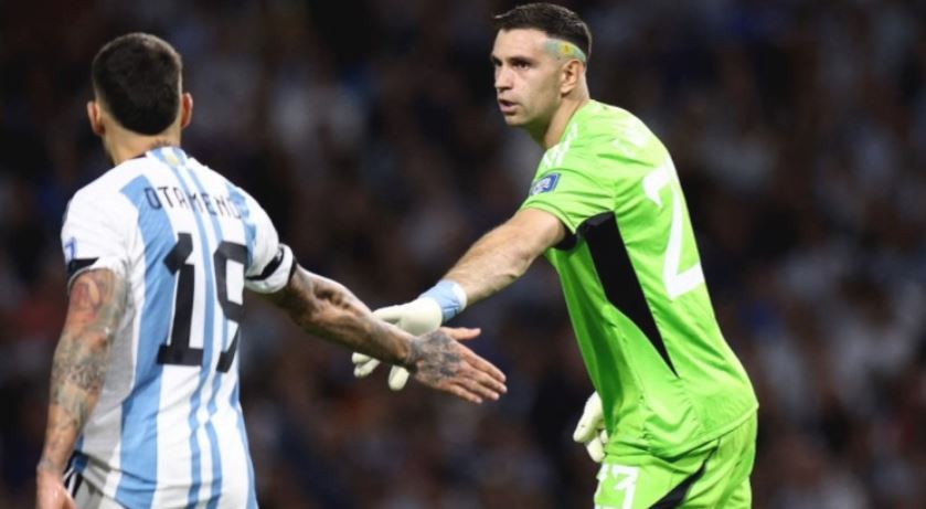 Dibu Martínez sufrió el gol de Ronald Araújo y no pudo extender su récord en la Selección argentina | Deportes