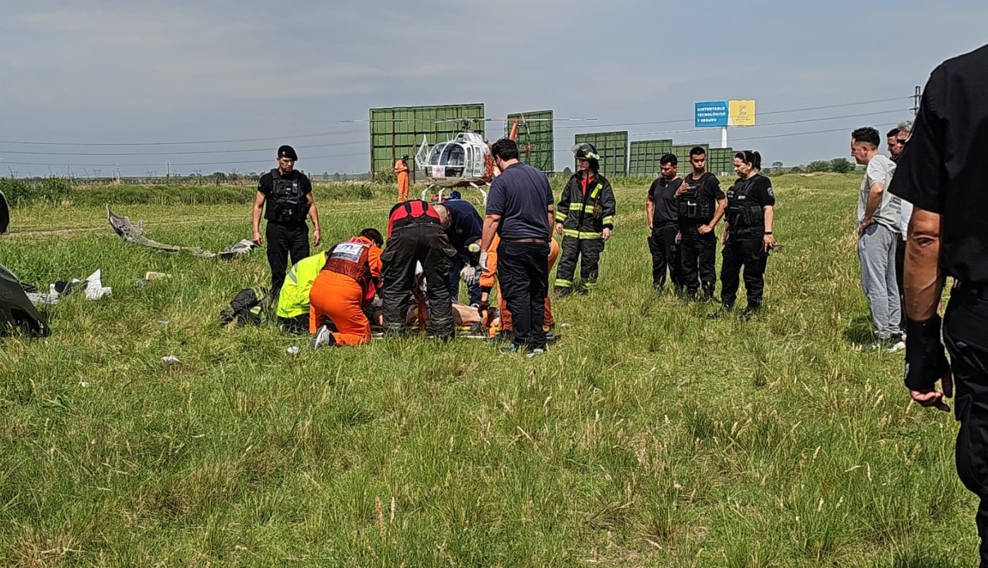 Video: Accidente de tránsito con vuelco y un herido grave en la autopista Rosario-Córdoba | Rosario y la región
