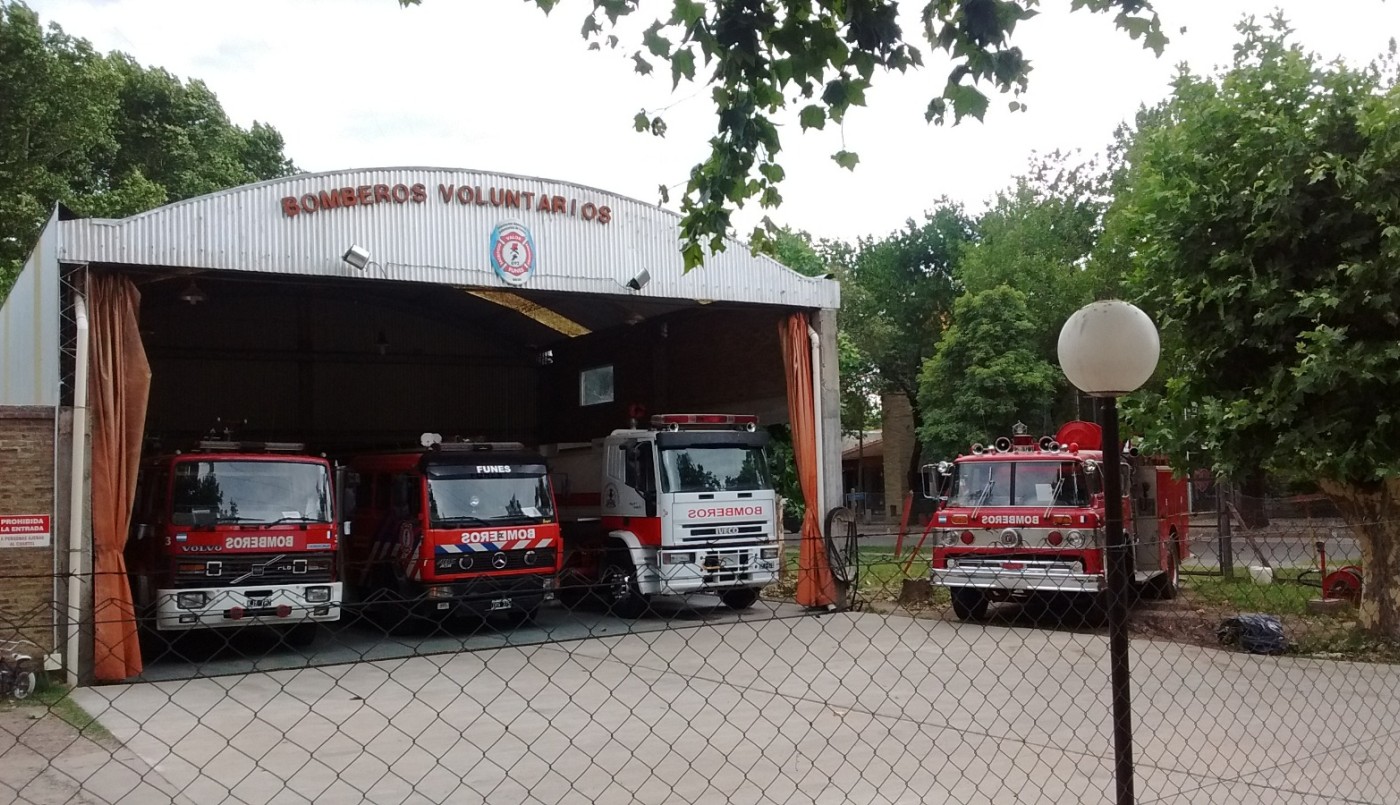 Se incendió una casa en Funes y los bomberos rescataron a la propietaria | Información General
