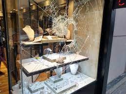 Escruche a una joyería de reconocido paseo comercial en pleno centro | Rosario y la región