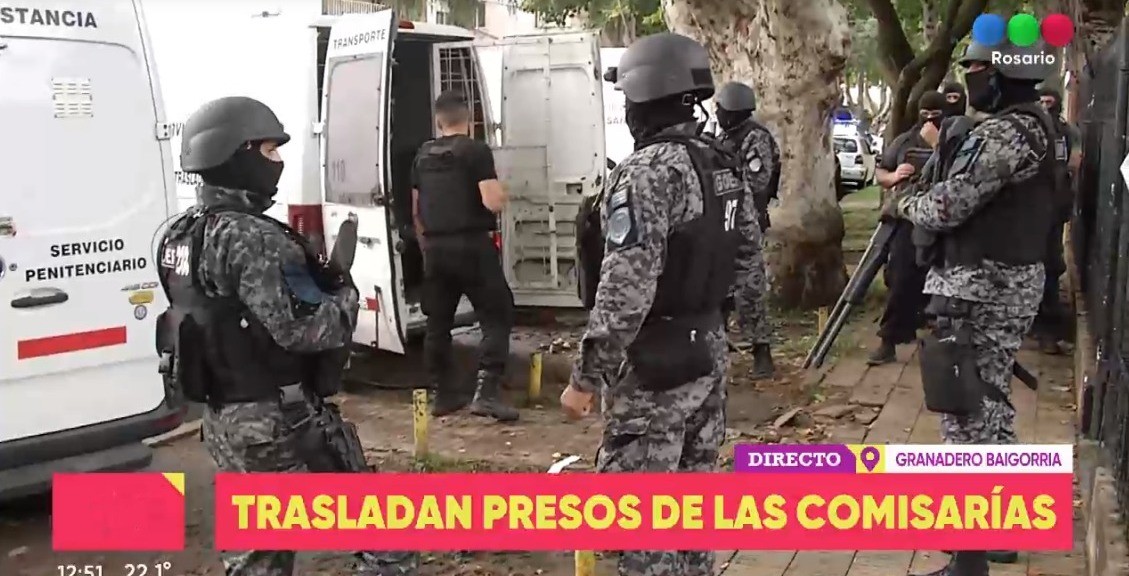 Trasladan a detenidos de comisarías hacia cárceles de la provincia | Rosario y la región