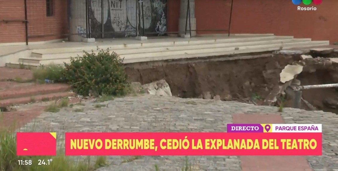 Se volvió a derrumbar una parte de la explanada del teatro del Parque España | Rosario y la región