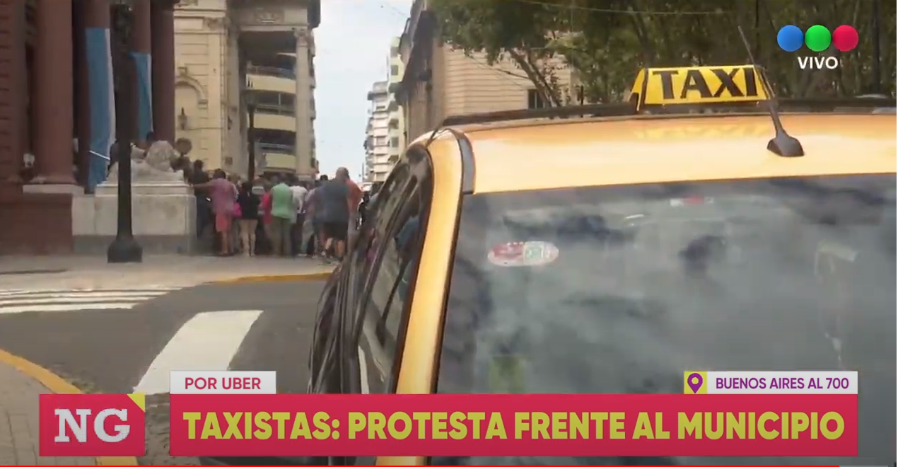 Taxistas marcharon frente a la Municipalidad: piden más controles a Uber | Rosario y la región
