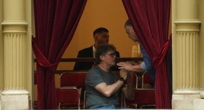 Retiran de uno de los palcos a una persona que insultó a diputados | Política y Economía