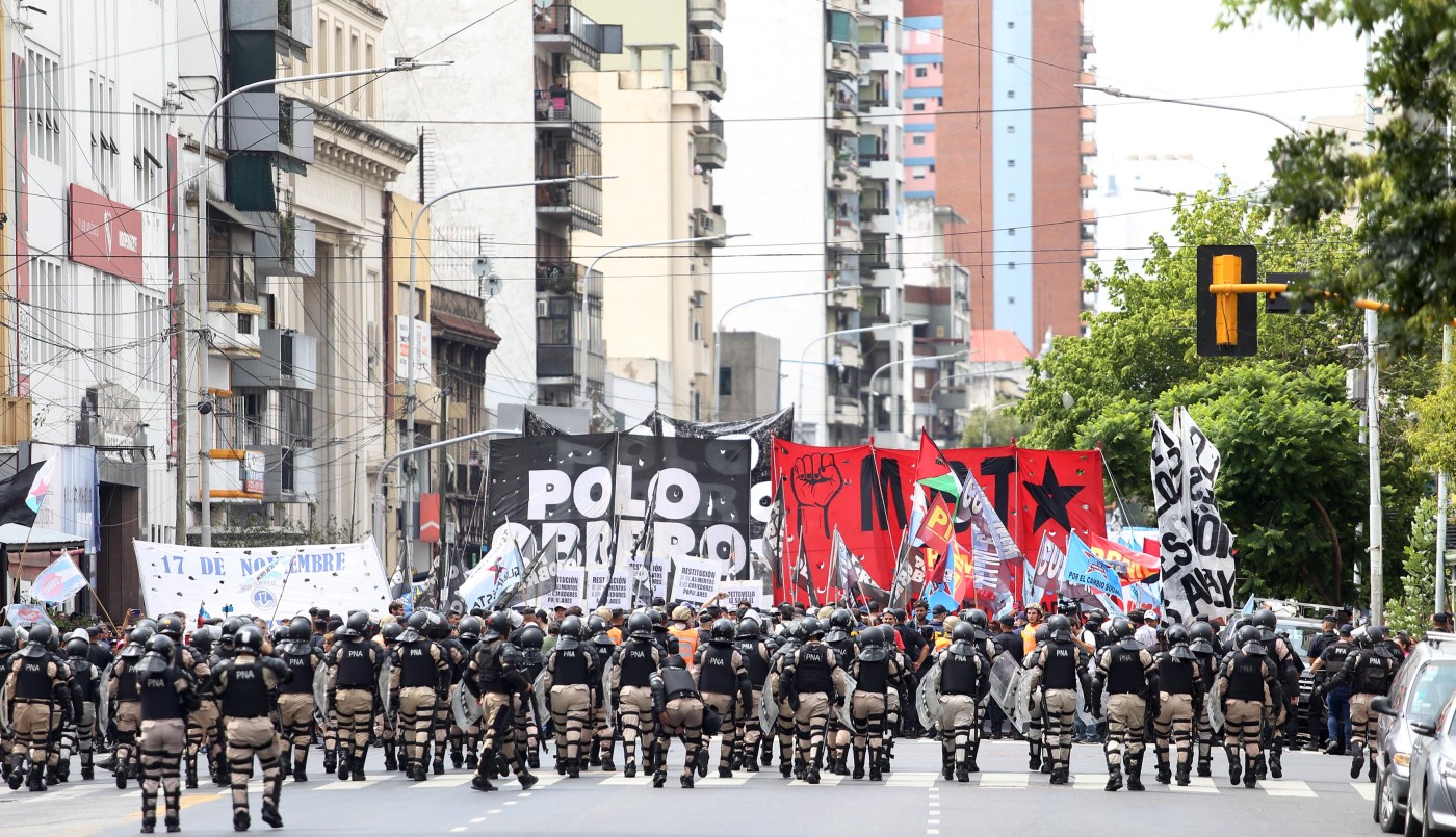 Tensión en los alrededores de Puente Pueyrredón entre piqueteros y Prefectura | Política y Economía