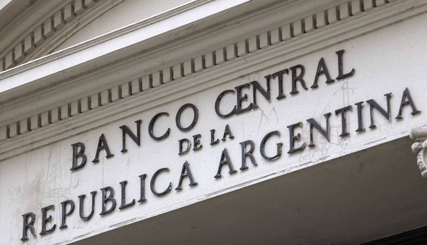 El Central necesita 1.200 millones de dólares más de reservas para cumplir la meta con el FMI | Política y Economía