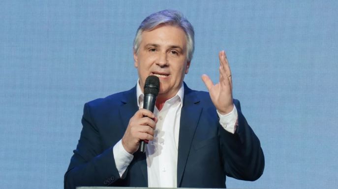 Llaryora apuntó contra el Gobierno: "Tiraron a todo el interior de la Argentina al fondo del mar" | Política y Economía