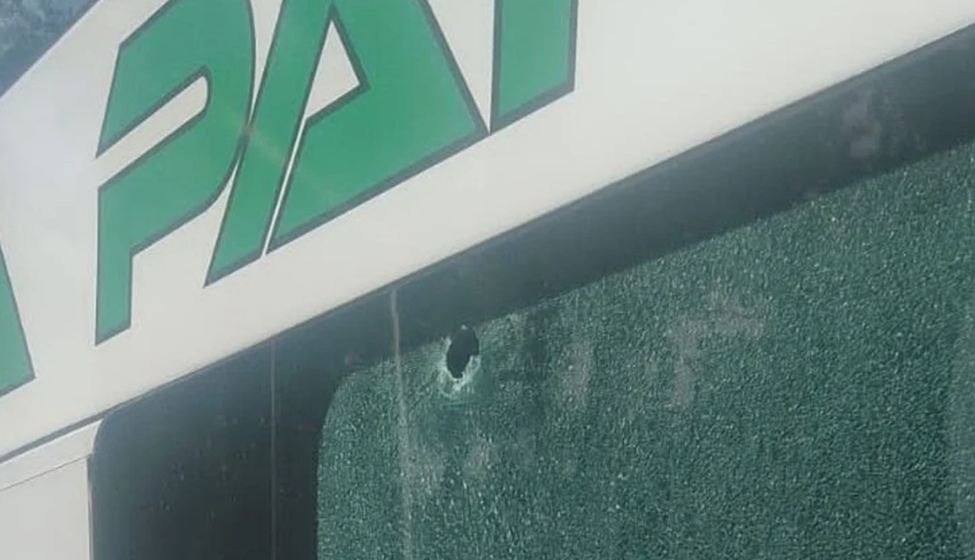 Balearon micros de traslado del servicio penitenciario en Circunvalación: hay un empleado policial herido | Rosario y la región