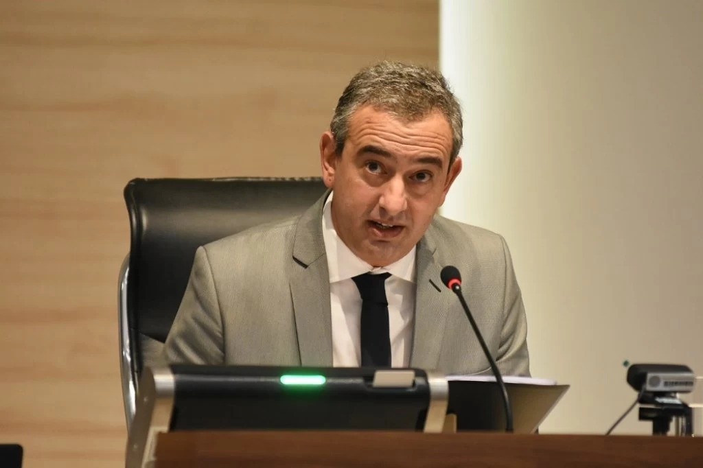 Taxistas intentaron ingresar al Concejo y se postergó la apertura de sesiones | Rosario y la región