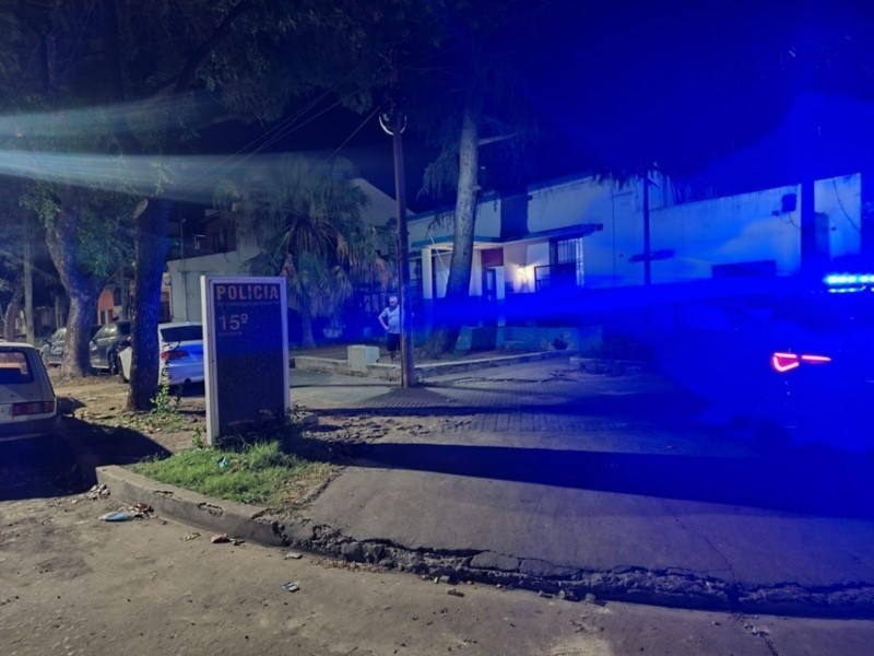 Continúa la violencia en Rosario: ahora, balearon una comisaría | Rosario y la región