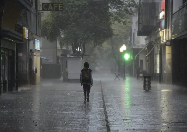 Clima en Rosario: mitad de semana con intenso calor y probabilidad de tormentas fuertes | Rosario y la región