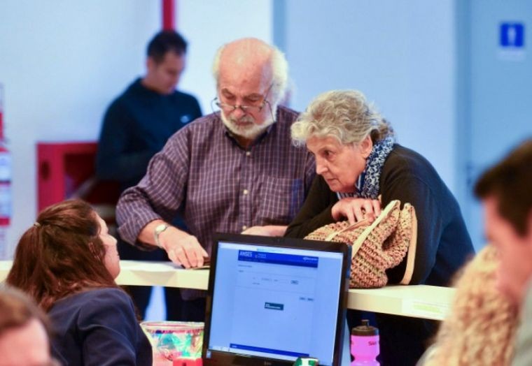 El Gobierno pagará en abril un bono de $70.000 para jubilados que cobran la mínima | Política y Economía