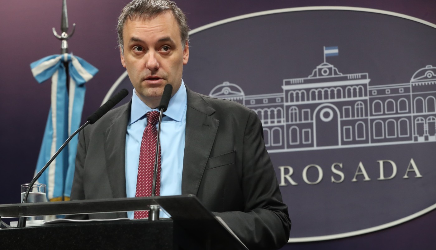 "Corre por su cuenta": el Gobierno se distanció de la opinión de Benegas Lynch sobre educación | Política y Economía