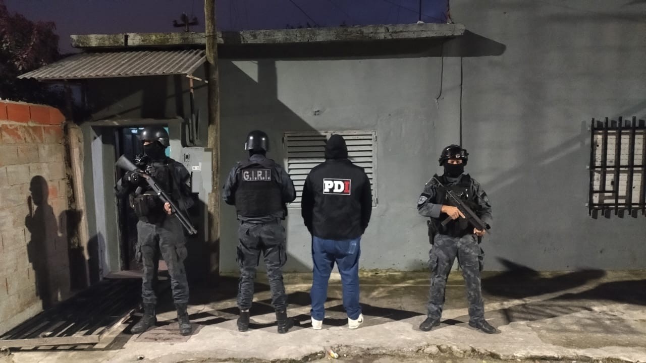 Detuvieron a cinco hombres y a once mujeres por amenazas extorsivas en Rosario y Gálvez | Rosario y la región