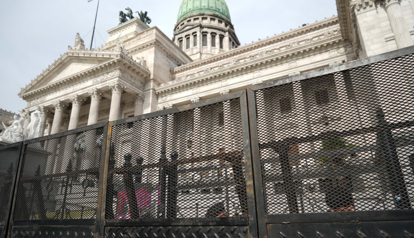 Negociaciones clave del oficialismo y gobernadores por la Ley Bases y el paquete fiscal | Política y Economía