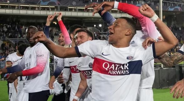 Lamentable: los hinchas del Barcelona apedrearon su propio micro | Deportes