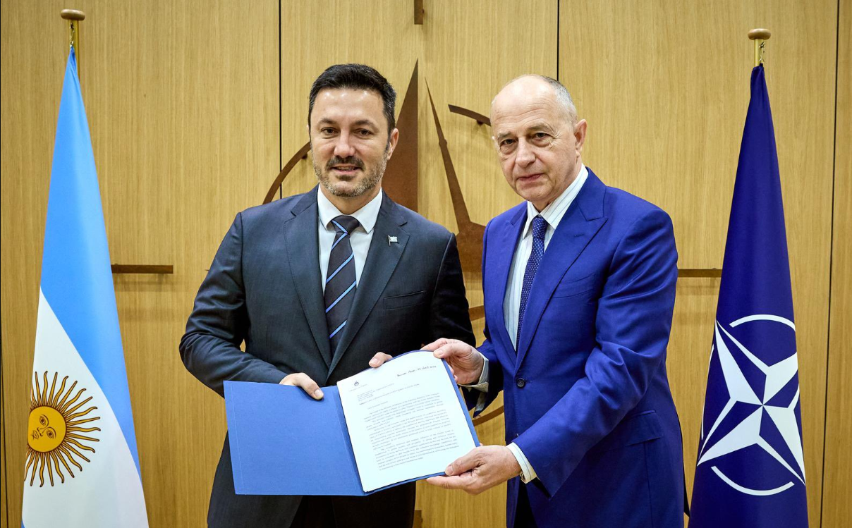 Argentina busca convertirse en "socio global" de la OTAN | Política y Economía