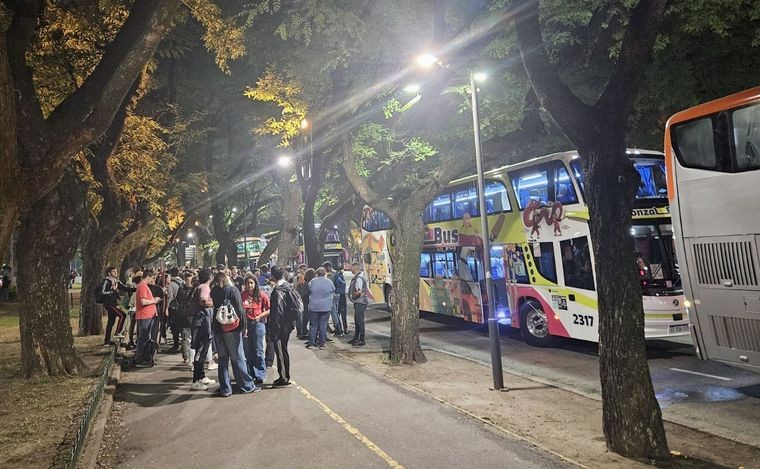 Cientos de estudiantes y docentes viajan a la marcha federal universitaria | Rosario y la región