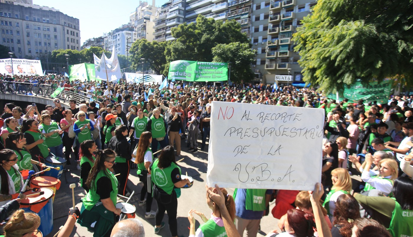 Marcha por la universidad pública: miles de estudiantes se movilizan hacia la Plaza de Mayo | Política y Economía