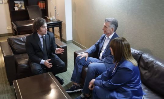 Primer encuentro público luego de meses: Milei y Macri, juntos en una cumbre liberal | Política y Economía
