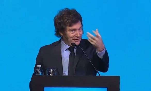 Milei auguró que la economía "va a subir como pedo de buzo" | Política y Economía