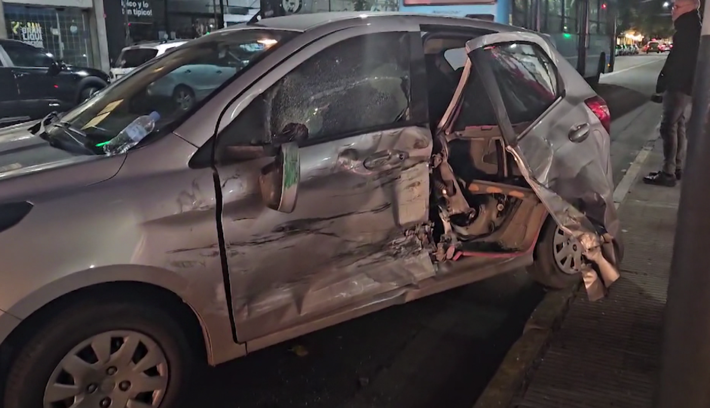 Impactante choque: una camioneta de Gendarmería destrozó a un auto | Rosario y la región