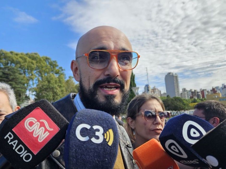 Abel Pintos plantó 50 árboles en Rosario | Rosario y la región