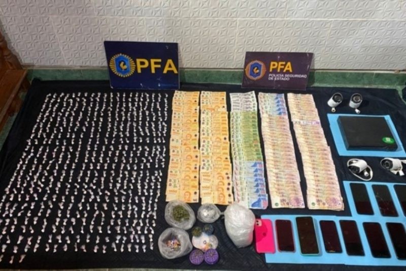 Operativo contra el narcomenudeo: Se llevaron a cabo allanamientos en búnkeres ubicados en Villa Moreno, donde se incautaron paquetes de drogas | Rosario y la región